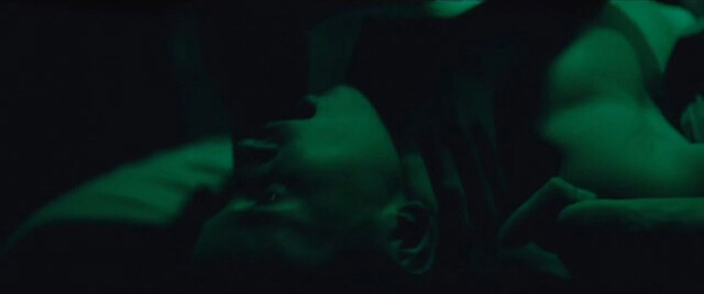 Peri Baumeister nude – Peitruss (2019)