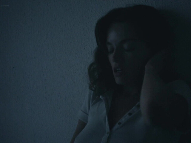 Emma Mackey nude, Vicky Krieps nude - Hot Milk (2025)