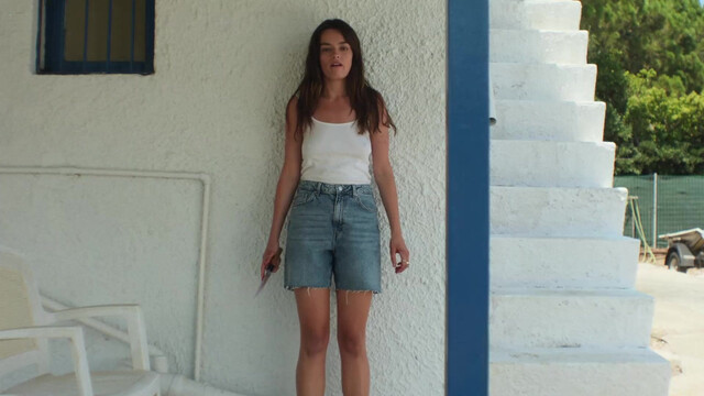 Emma Mackey nude, Vicky Krieps nude - Hot Milk (2025)