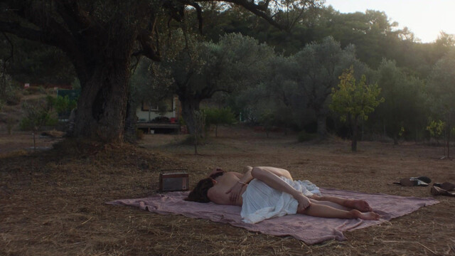 Emma Mackey nude, Vicky Krieps nude - Hot Milk (2025)