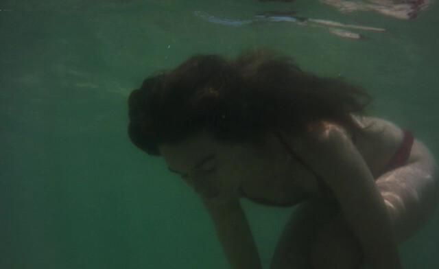 Emma Mackey nude, Vicky Krieps nude - Hot Milk (2025)