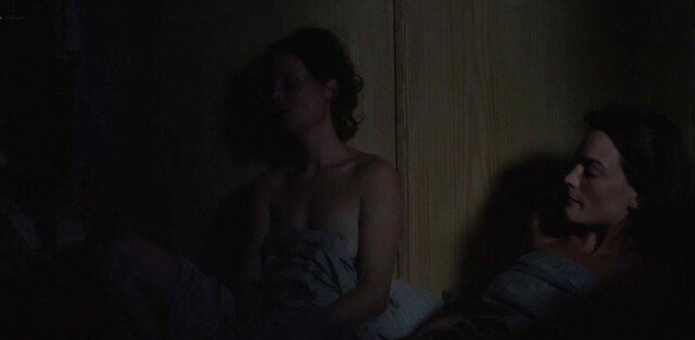 Emma Mackey nude, Vicky Krieps nude - Hot Milk (2025)