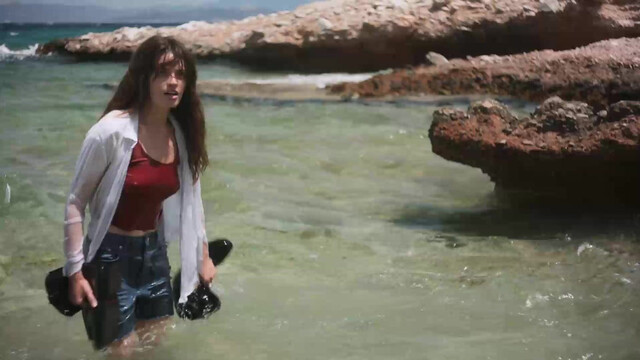 Emma Mackey nude, Vicky Krieps nude - Hot Milk (2025)