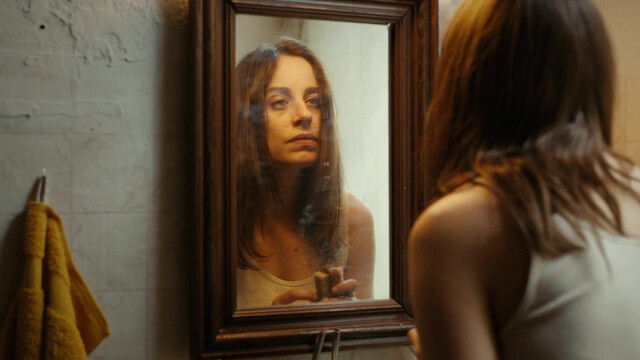 Gina Henkel sexy - Gegenüber (2019)