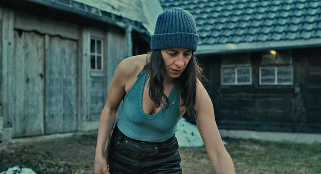 Gina Henkel nude - Wann kommst du meine Wunden küssen? (2022)