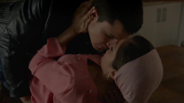 Hiba Abouk sexy - El Principle s02e04, e08 (2014)