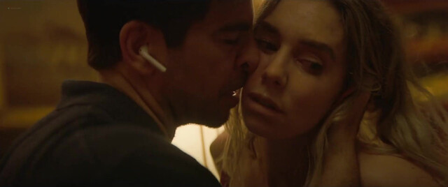 Vanessa Kirby sexy, Julia Fox sexy - Night Always Comes (2025)