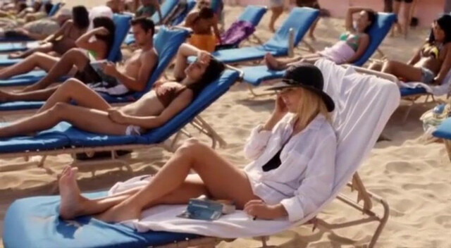 Heather Locklear sexy - Flirting with Forty (2008)