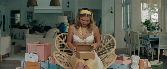 Madelyn Cline sexy, Chase Sui Wonders sexy, Sarah Pidgeon sexy - I Know What You Did Last Summer (2025)