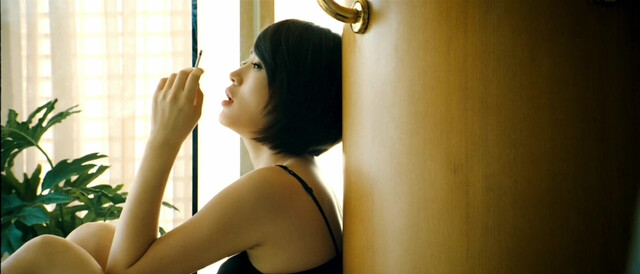 Kim Hye-soo nude - Tazza (2006)