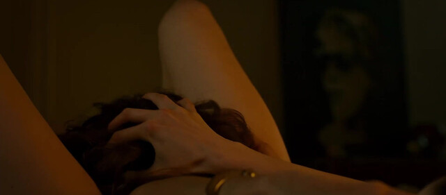 Margaret Qualley nude, Aubrey Plaza nude, Lera Abova nude, Grace Lord nude, Layne Lazor nude - Honey Don't! (2025)