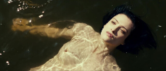 Margaret Qualley nude, Aubrey Plaza nude, Lera Abova nude, Grace Lord nude, Layne Lazor nude - Honey Don't! (2025)