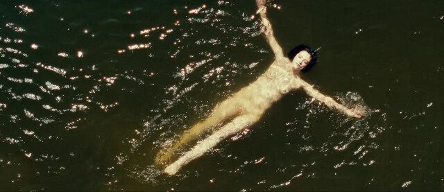 Margaret Qualley nude, Aubrey Plaza nude, Lera Abova nude, Grace Lord nude, Layne Lazor nude - Honey Don't! (2025)