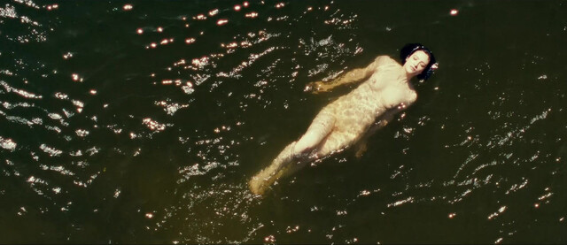 Margaret Qualley nude, Aubrey Plaza nude, Lera Abova nude, Grace Lord nude, Layne Lazor nude - Honey Don't! (2025)