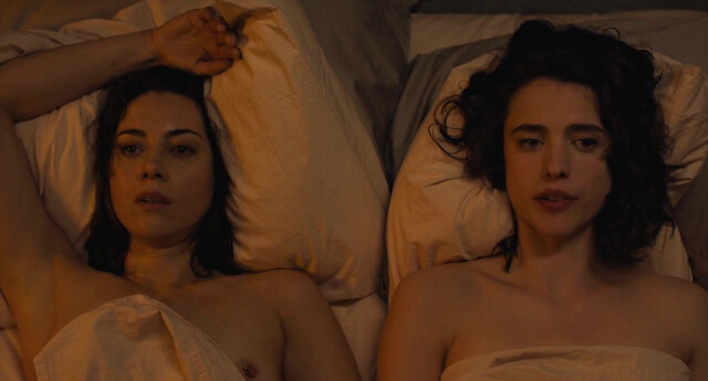 Margaret Qualley nude, Aubrey Plaza nude, Sarah J. Bartholomew sexy - Honey Don't! (2025)