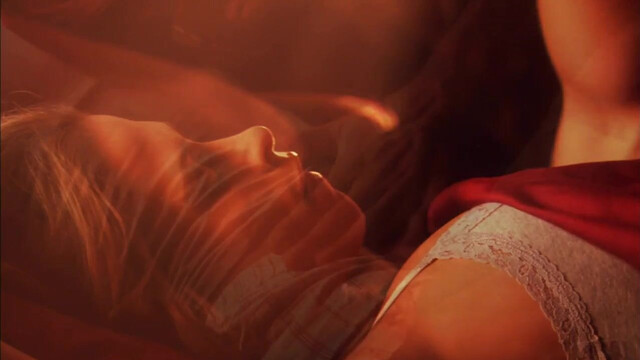 Christina Cox sexy - Blood Ties s01e06 (2007)