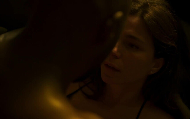 Krista Bridges sexy - 19-2 s04e01 (2017)