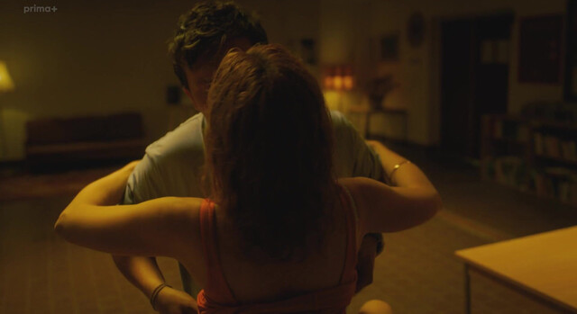 Martina Babisova nude - Holka od vedle (2025)