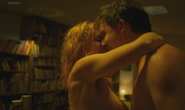 Martina Babisova nude - Holka od vedle (2025)