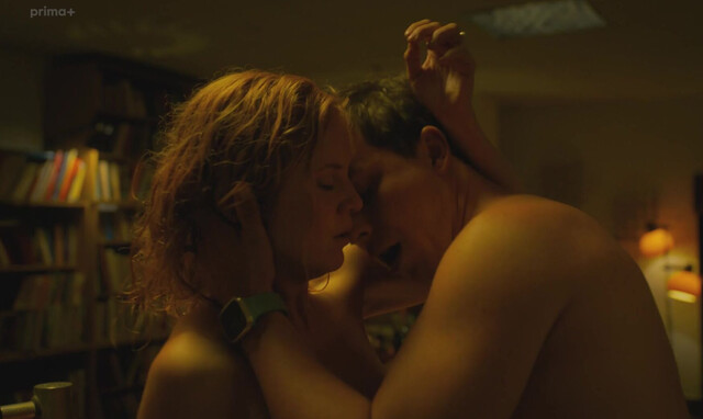 Martina Babisova nude - Holka od vedle (2025)