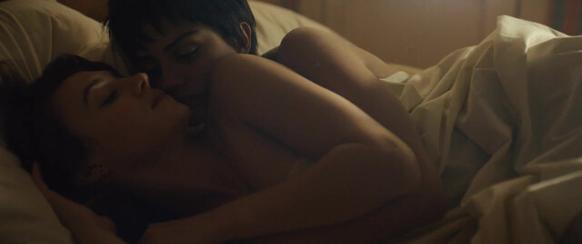 Daisy Edgar-Jones nude, Sasha Calle sexy - On Swift Horses (2024)