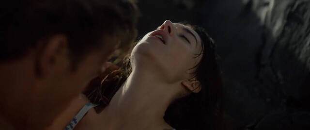 Daisy Edgar-Jones nude, Sasha Calle sexy - On Swift Horses (2024)