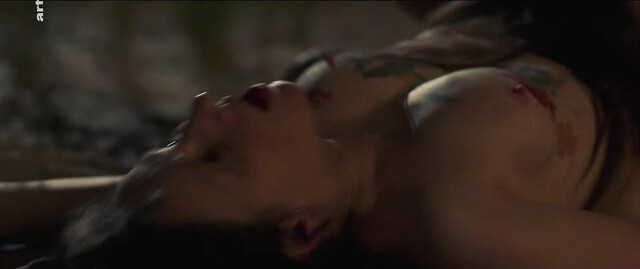 Meret Becker nude, Sabine Timoteo nude - Wer hat eigentlich die Liebe erfunden (2018)