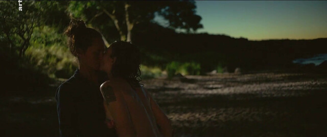 Meret Becker nude, Sabine Timoteo nude - Wer hat eigentlich die Liebe erfunden (2018)