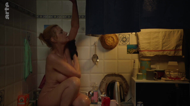 Fabienne Babe nude - Un balcon à Limoges (2025)