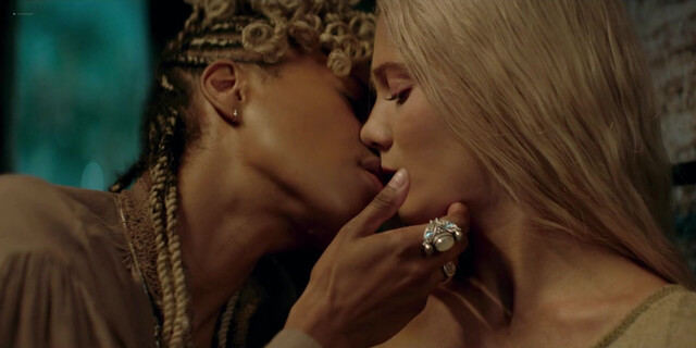 Anya Chalotra sexy, Freya Allan sexy, Christelle Elwin sexy, etc - The Witcher s04 (2025)