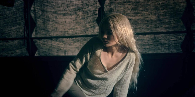 Anya Chalotra sexy, Freya Allan sexy, Christelle Elwin sexy, etc - The Witcher s04 (2025)