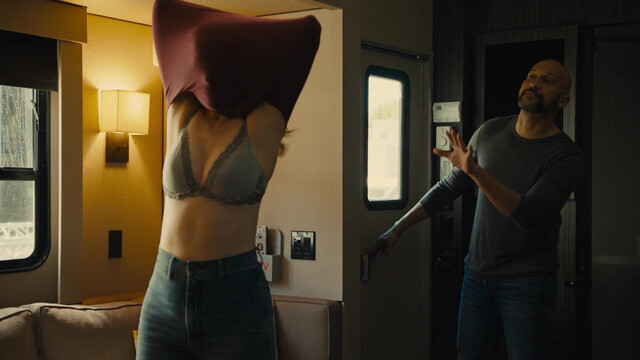 Judy Greer nude - Reboot s01e01 (2022)