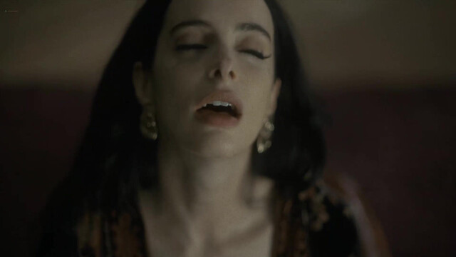 Kiernan Shipka, Krysten Ritter, etc - Stone Cold Fox (2025)