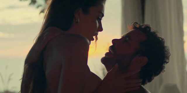 Hande Ercel sexy - Chasing the Wind (2025)