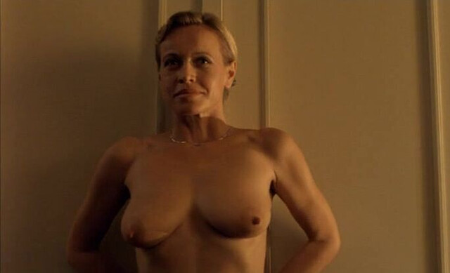 Jana Svandova nude - The Garden (Záhrada) (1995)