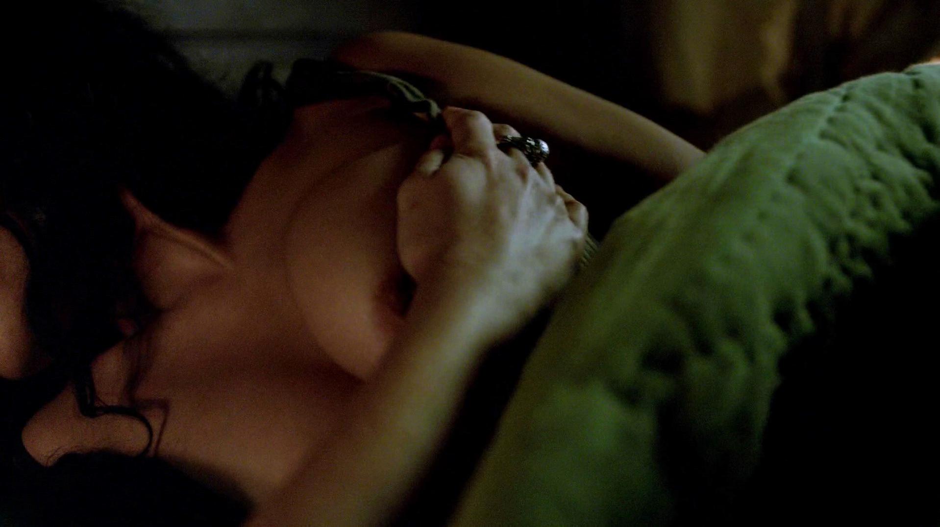 Jessica Parker Kennedy nude, Clara Paget sexy - Black Sails s02e02 (2015)