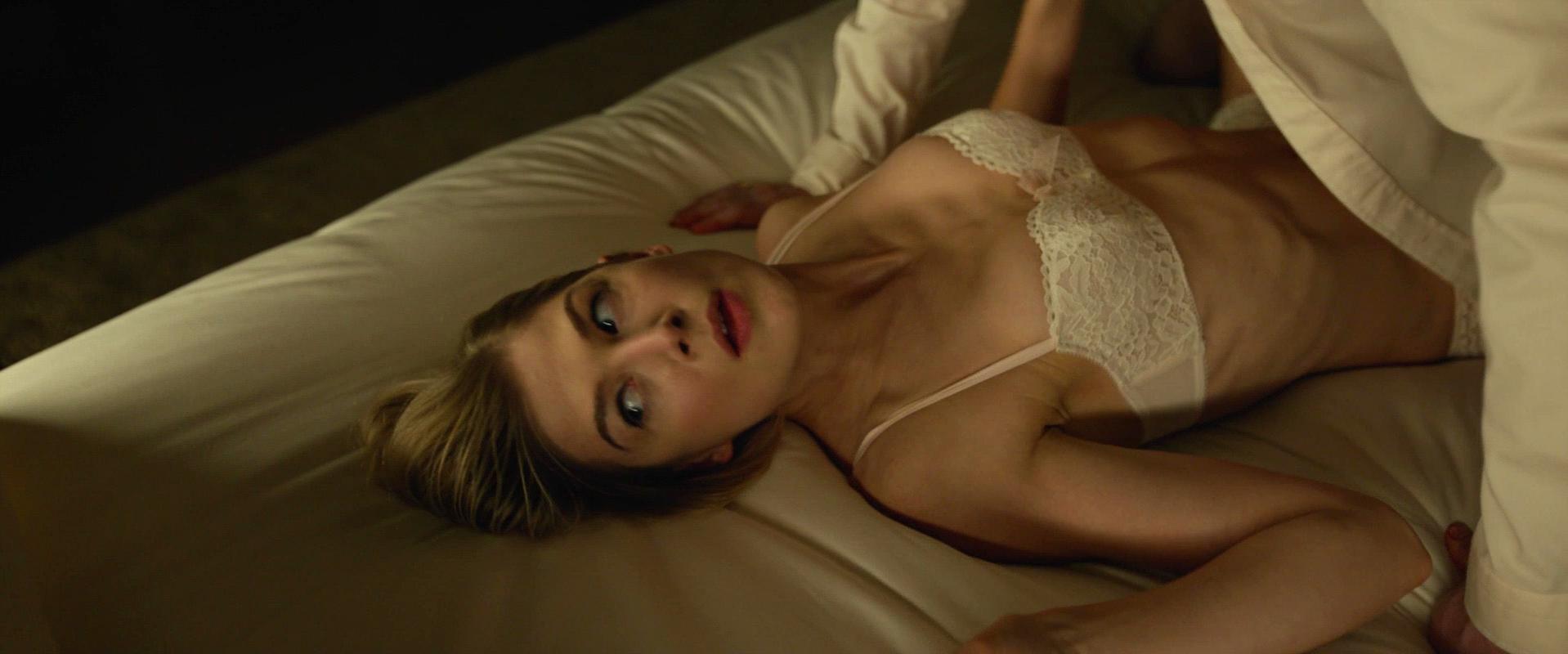 Rosamund Pike nude - Gone Girl (2014)