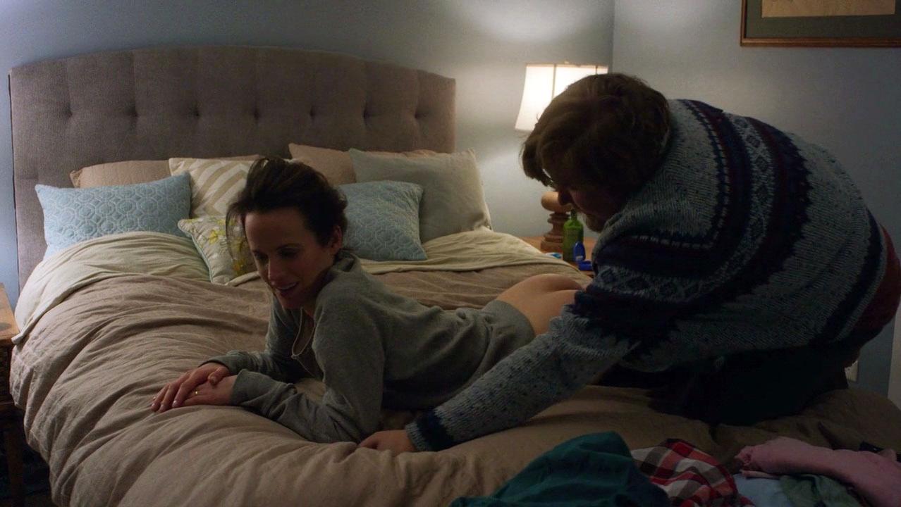 Elizabeth Reaser nude - Easy s01e01 (2016)