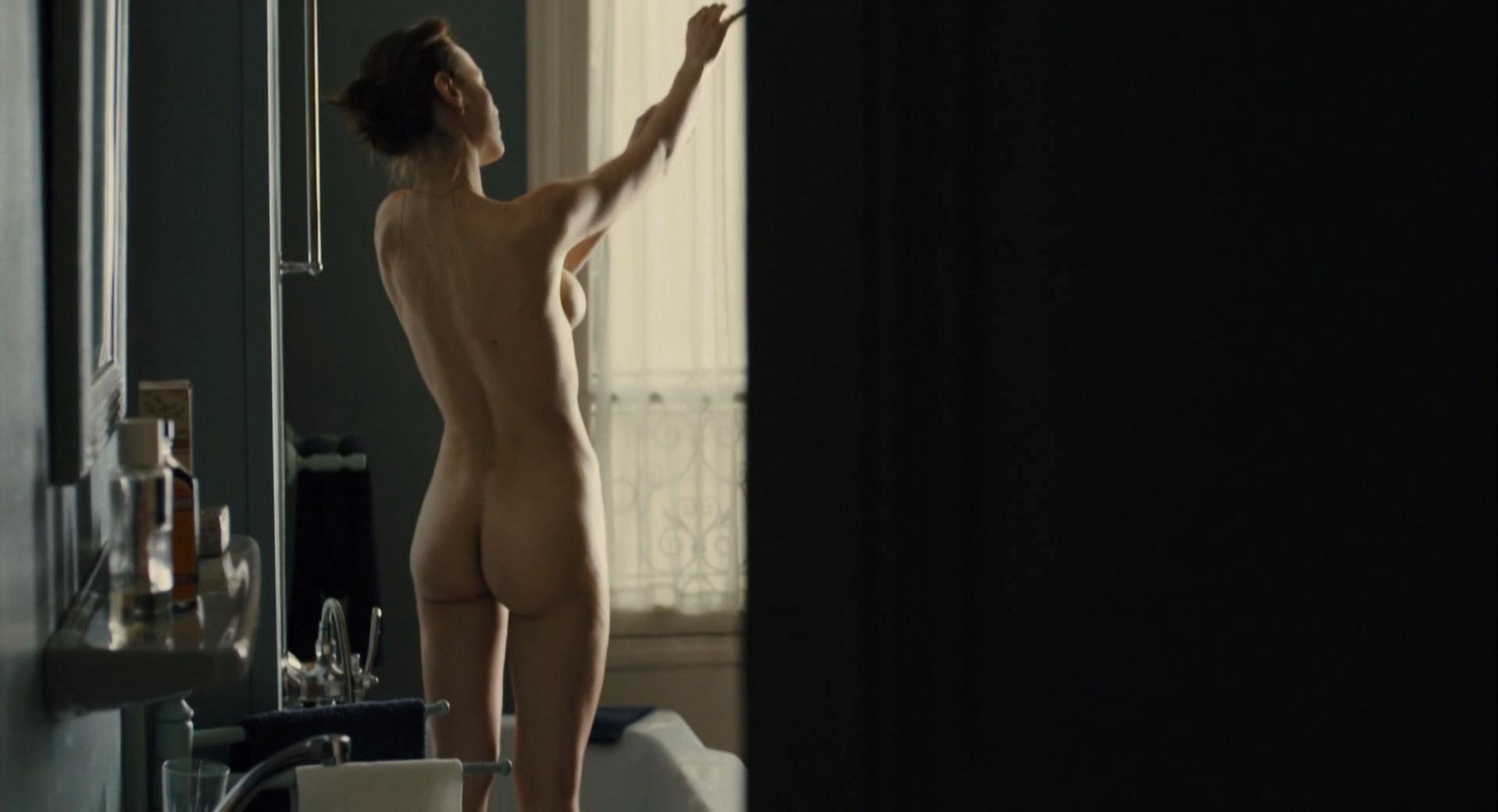 Natalia Verbeke nude - Les femmes du 6e etage (2010)