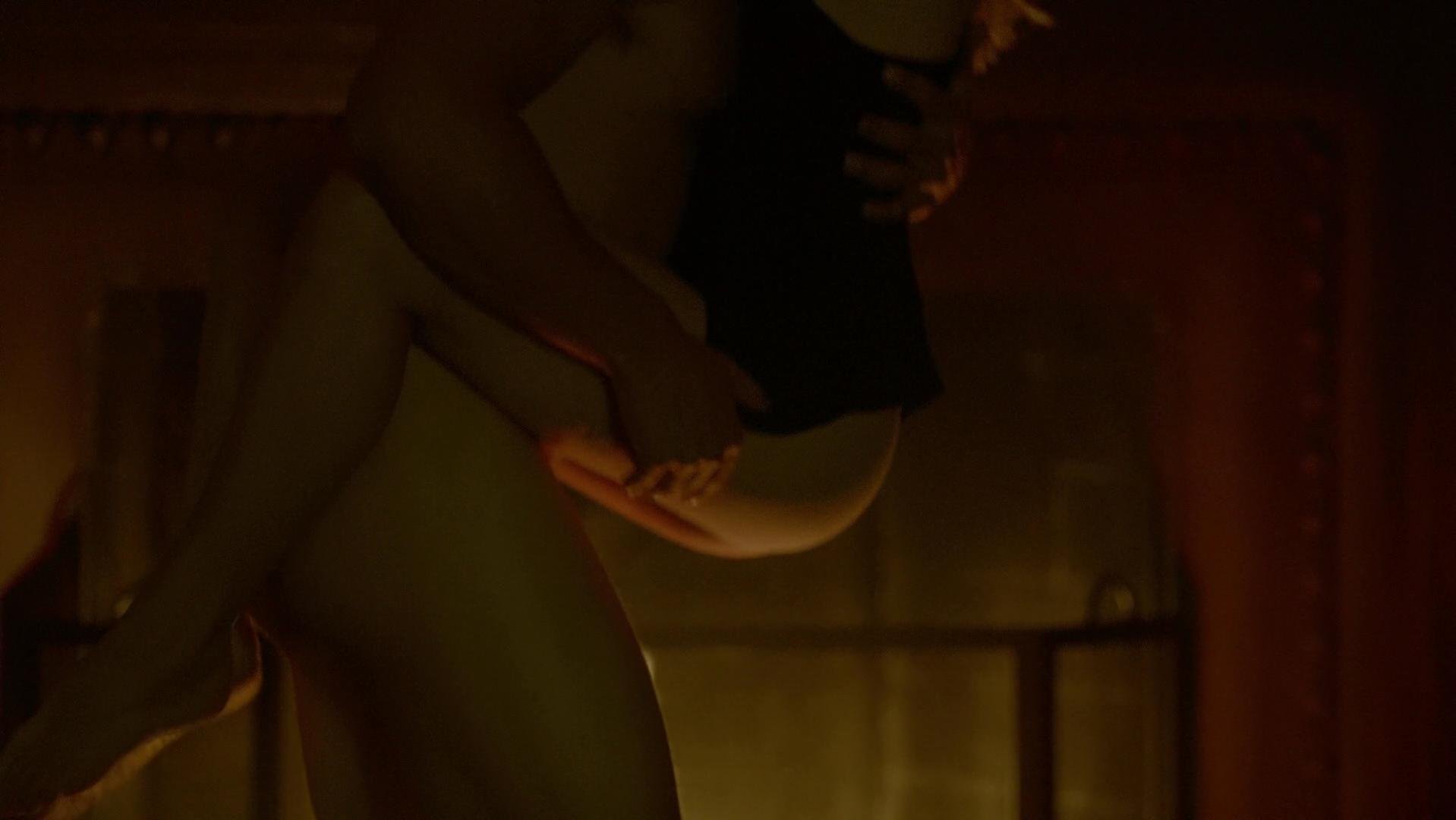 Laura Vandervoort nude - Bitten s01e09 (2014)