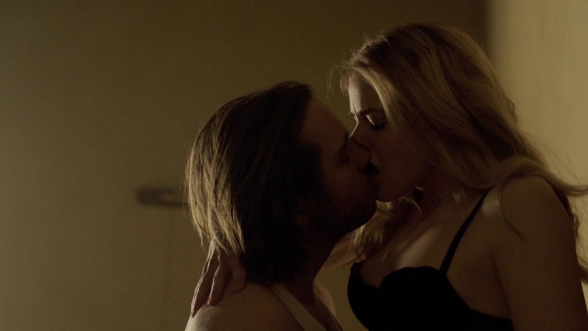 Amanda Schull sexy - 12 Monkeys s02e12 (2016)