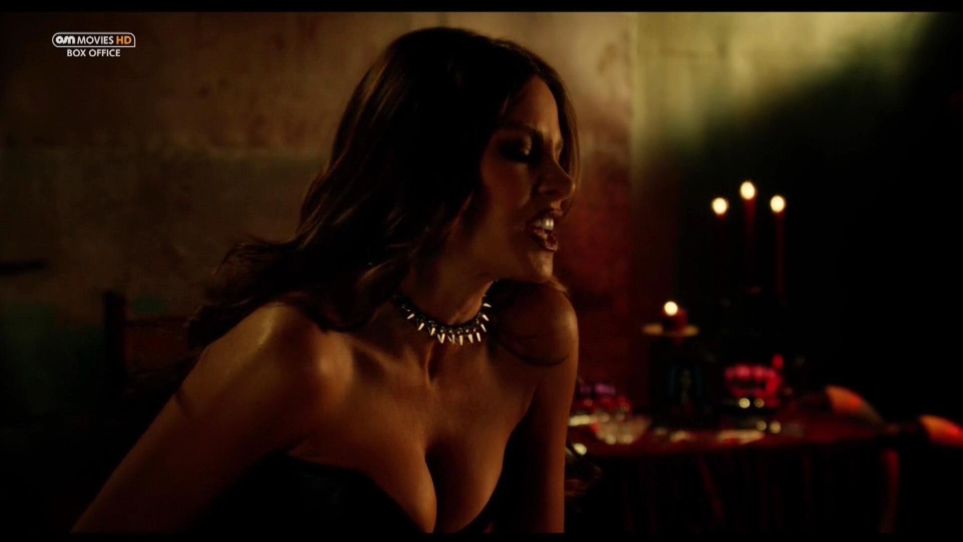 Sofia Vergara sexy, Alexa Vega sexy - Machete Kills (2013)