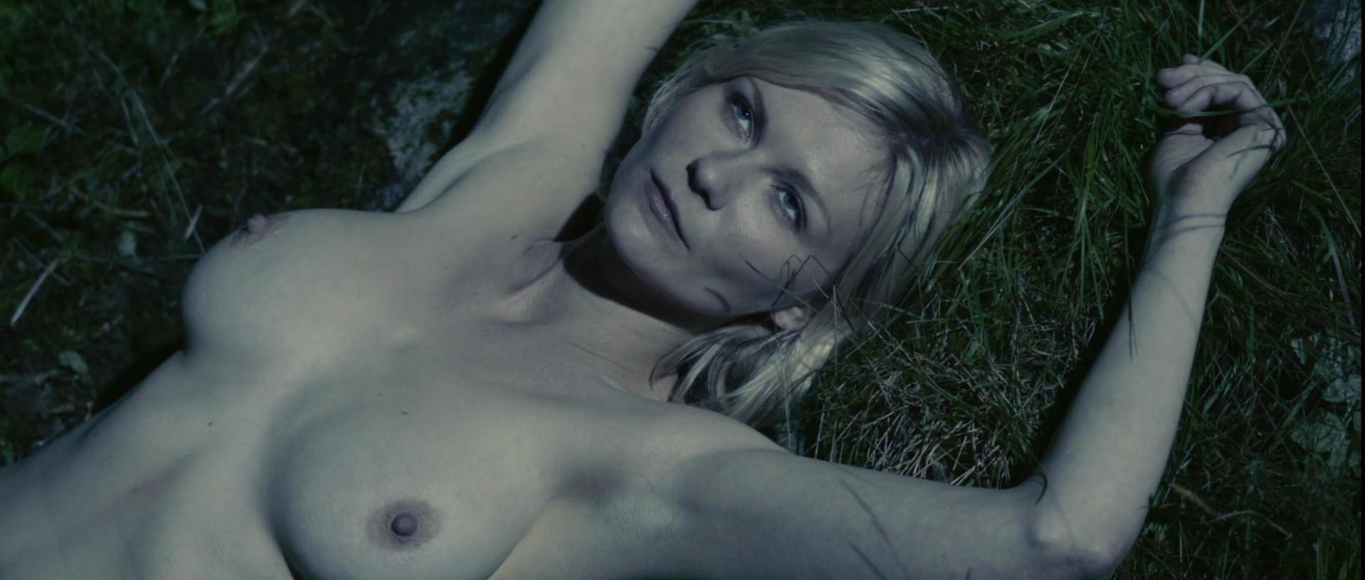 Kirsten Dunst nude - Melancholia (2011)