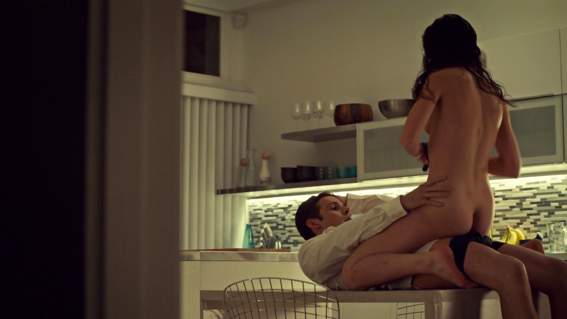 Tatiana Maslany nude - Orphan Black s01e01 (2013)