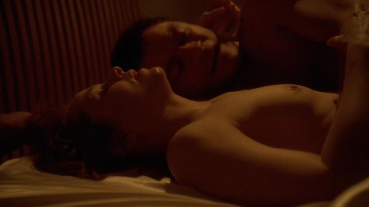 Deirdre Lovejoy nude - The Wire s01e03 (2002)