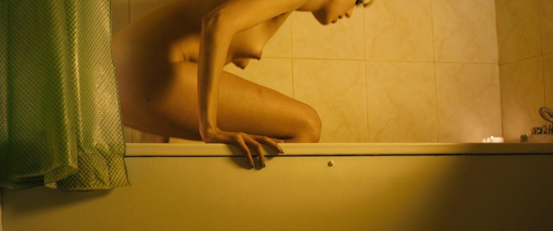 Agyness Deyn nude - Pusher (2012)