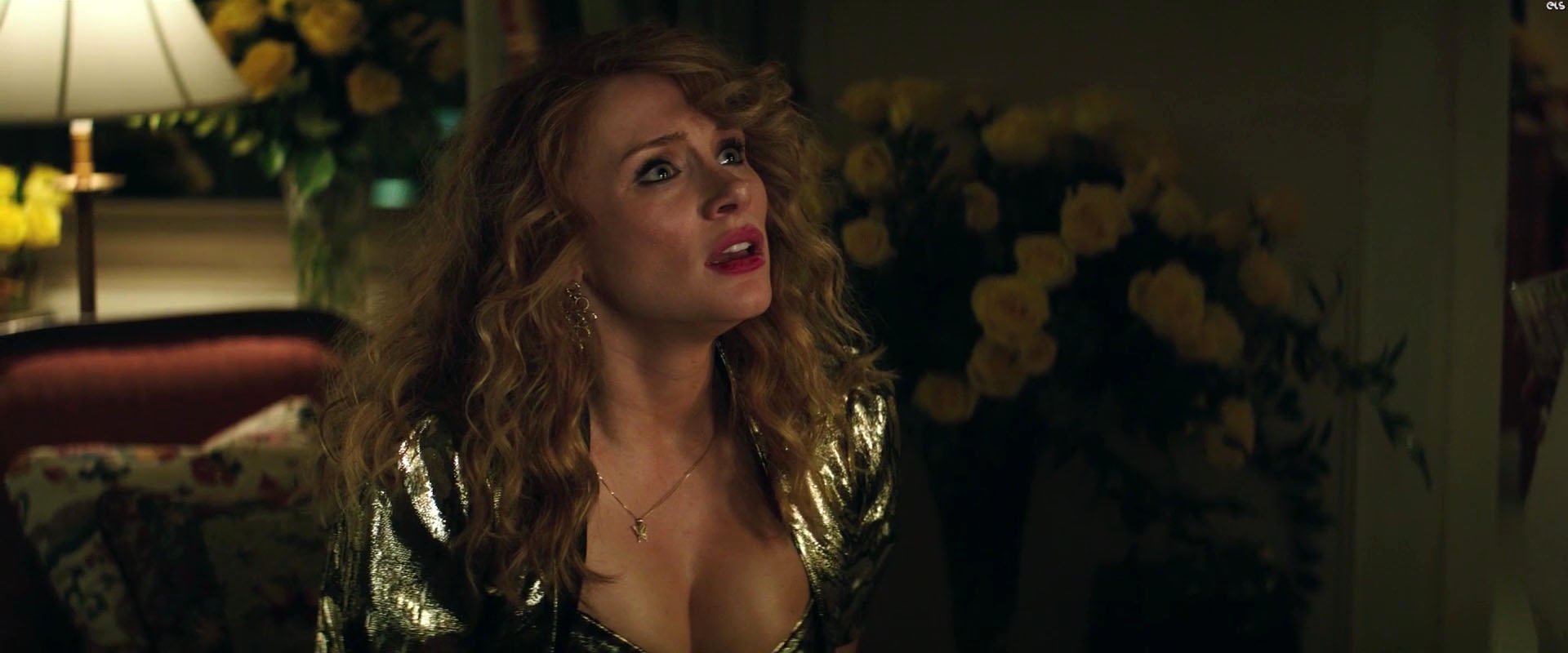 Bryce Dallas Howard sexy - Gold (2016)