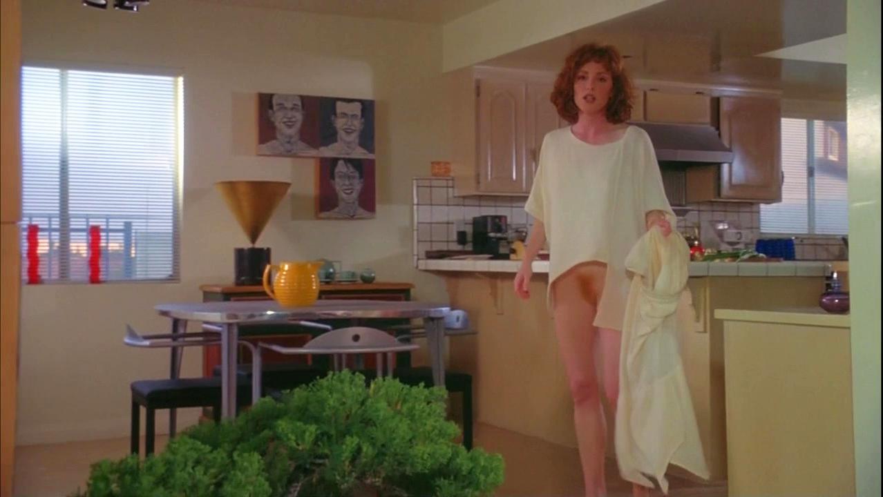 Julianne Moore nude - Short Cuts (1993)