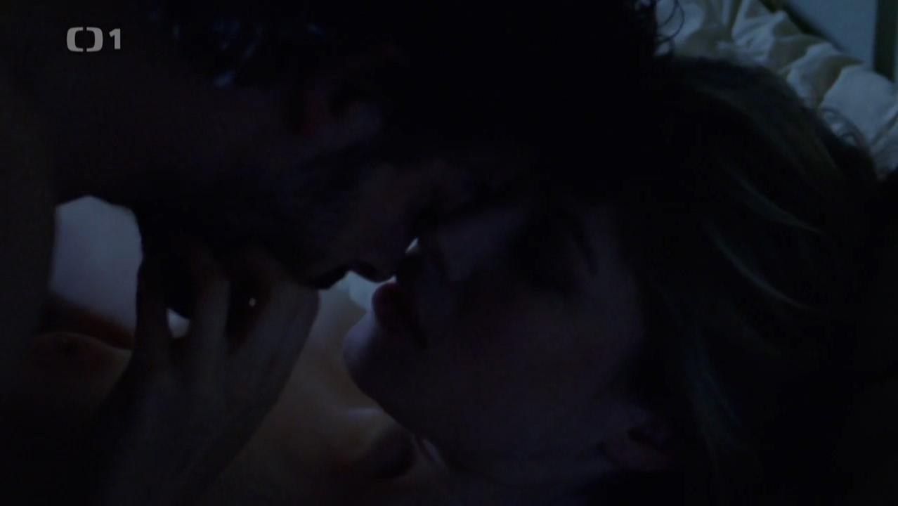 Sarah Felberbaum nude - Il giovane Montalbano s01e04 (2012)